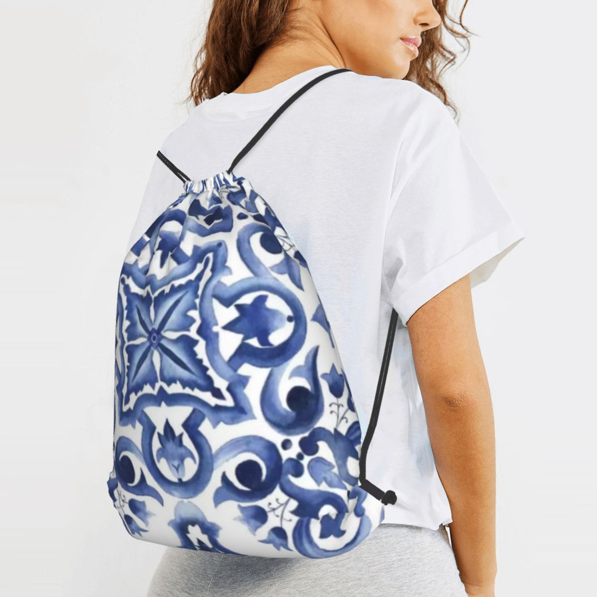 ブルーの華やかな花柄地中海シチリアタイルバックパック多機能巾 - Tile Bag Drawstring のレビューと価格